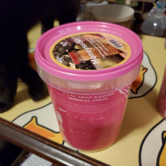 Pink Zebra Wax Sprinkle Buckets - Picture 2 of 5